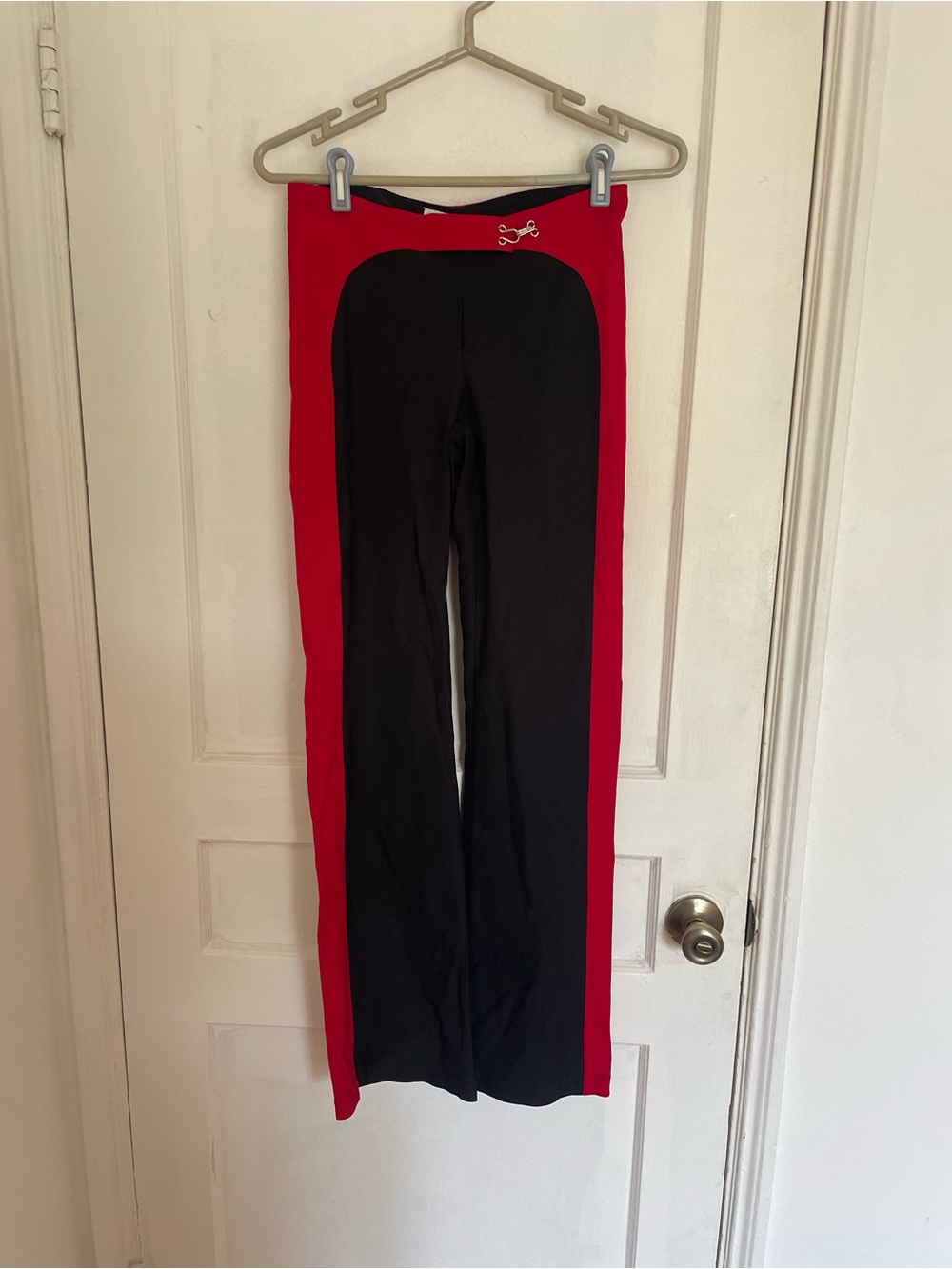 Gimaguas Black and Red Side-Stripe Leggings